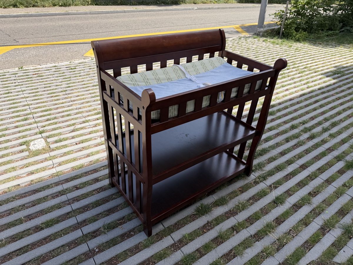 Tables à langer & accessoires: Wooden Changing Table good condition – D'occasion à Zuerich par renat76 1