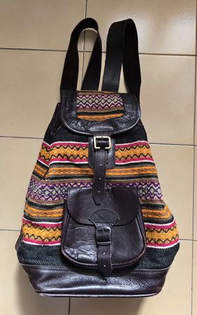Zaino etnico in tessuto multicolore e pelle marrone