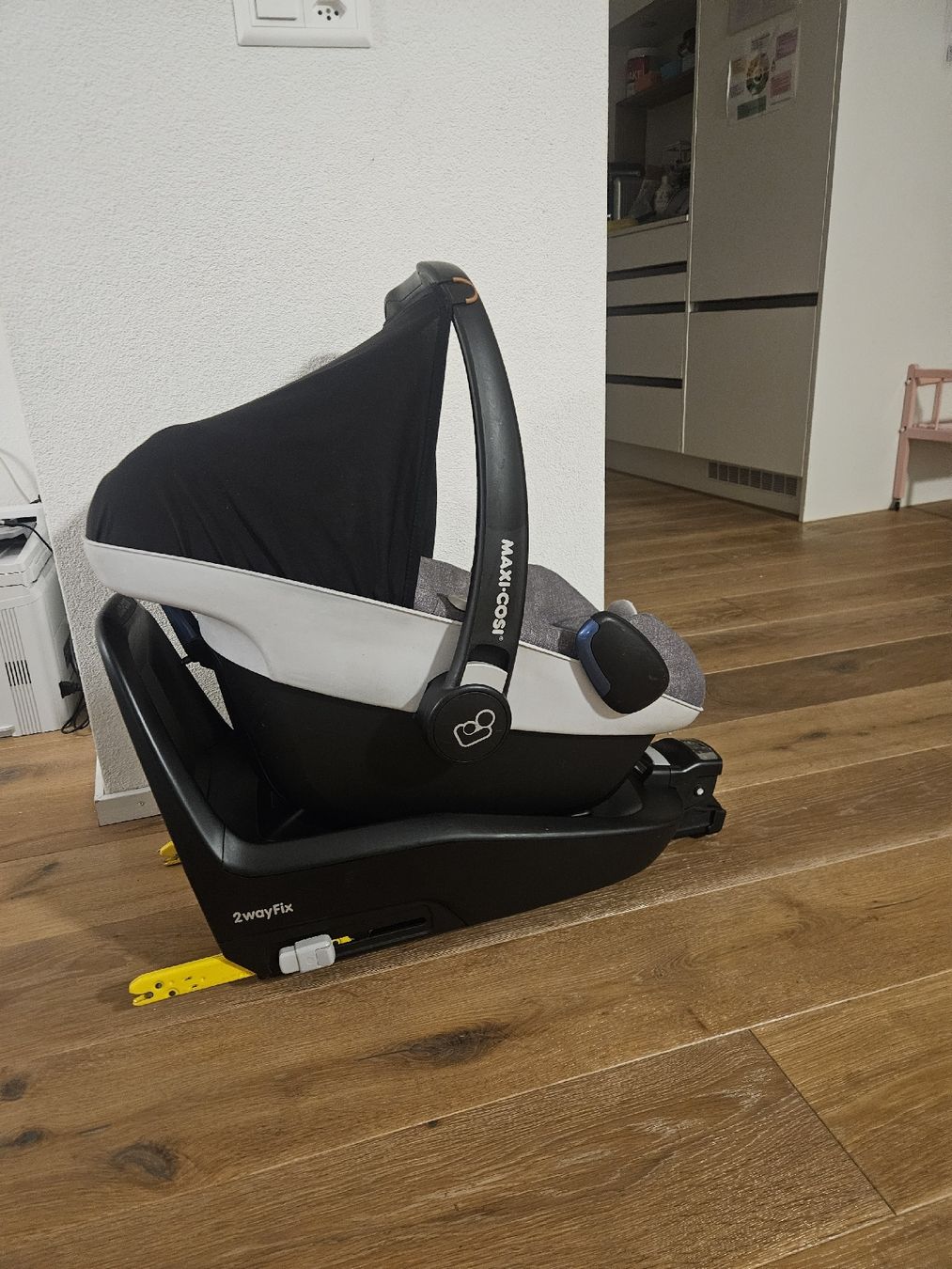 Maxi-Cosi Sièges auto: Maxi Cosy Schale und Isofix Basis – D'occasion à Horw par Melvin1981 2