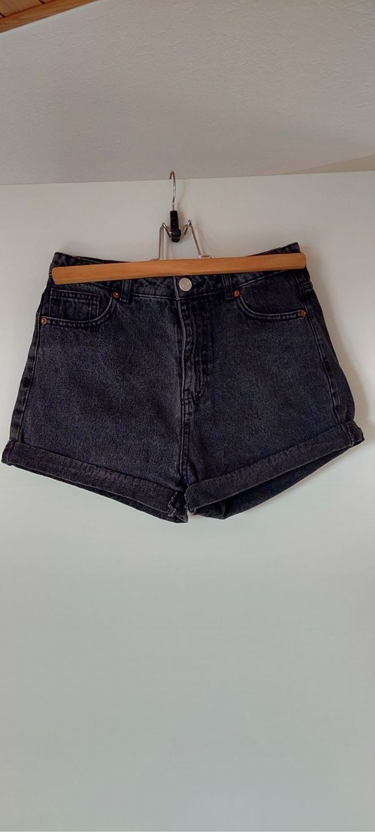 Jeans: Short en jeans (pack : 36 et M) – Usato da Épalinges venduto da lola_vp_99 3