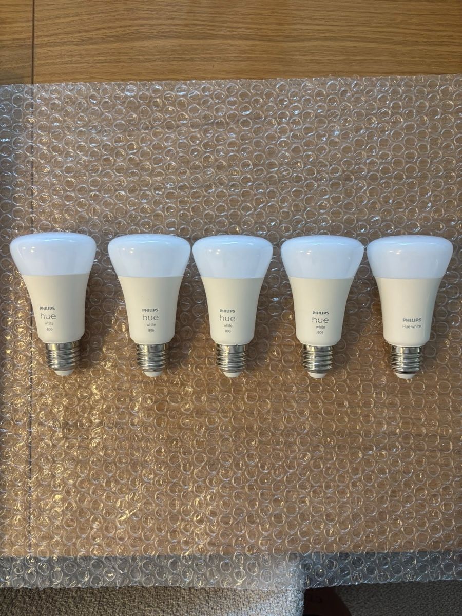 Philips Lampes: Philips Hue LED Lampen E27 White – Neuf (Voir description) à Zürich par viv_nevi