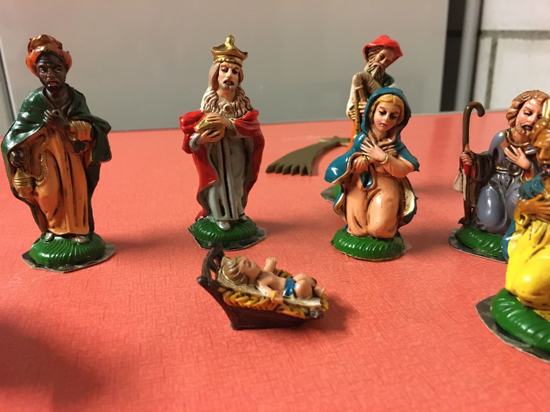 Statuette: Krippenfiguren aus Kunststoff 10 Stück. – Usato da Lanzenhäusern venduto da vic63 2