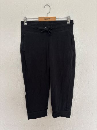 Schwarze 3/4 Sporthose , ideal für den Sommer, Gr. 36/38