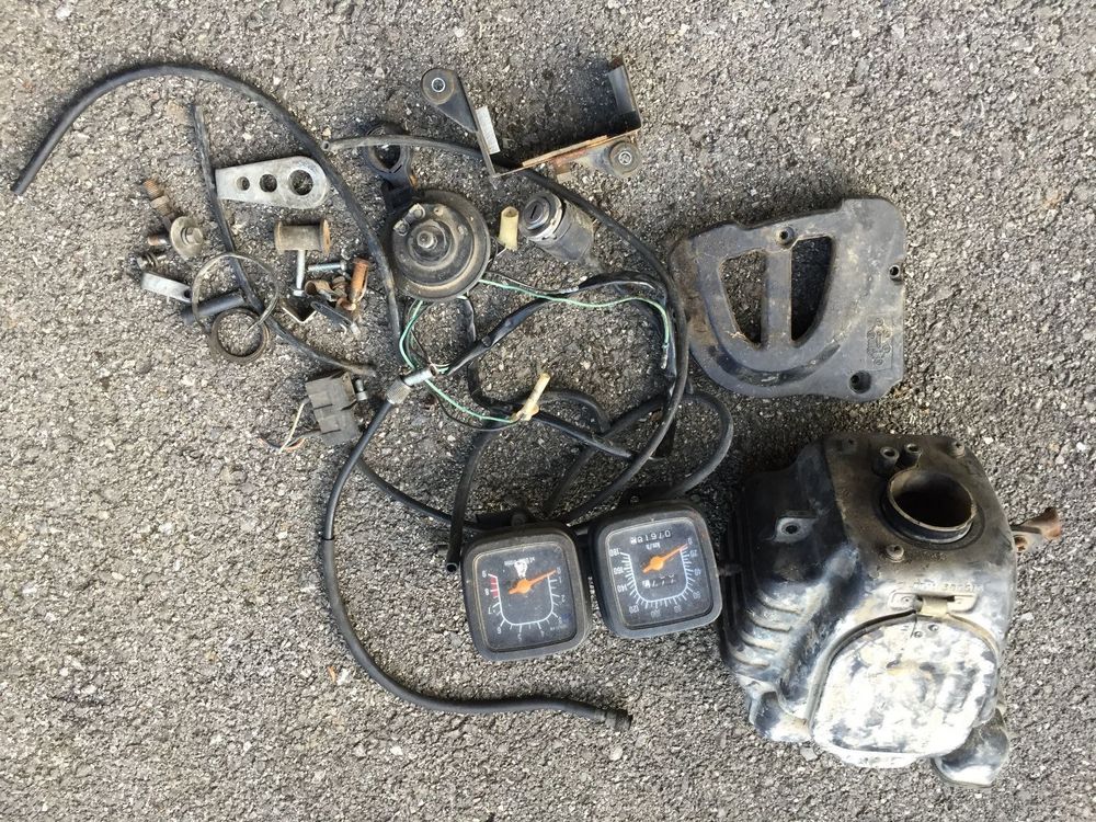 Suzuki DR500 lot pieces (D'occasion) à pour CHF 50 – retrait uniquement ...