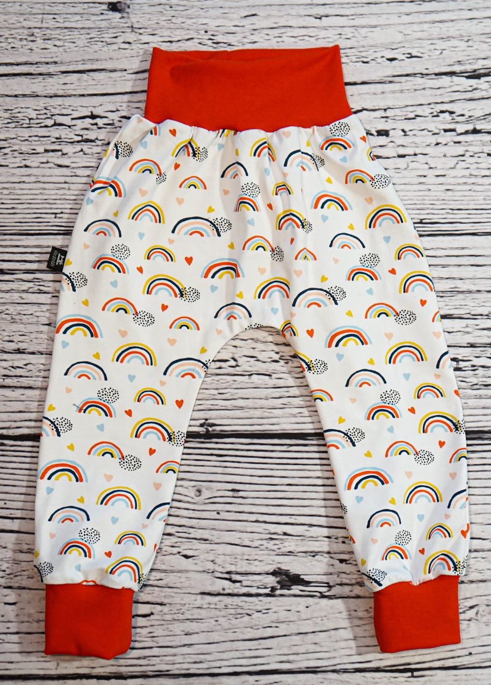 Hosen: Pumphose mit Regenbogen & Herzen Gr.92/98 NEU – Neu und originalverpackt aus Zürich von sambaum