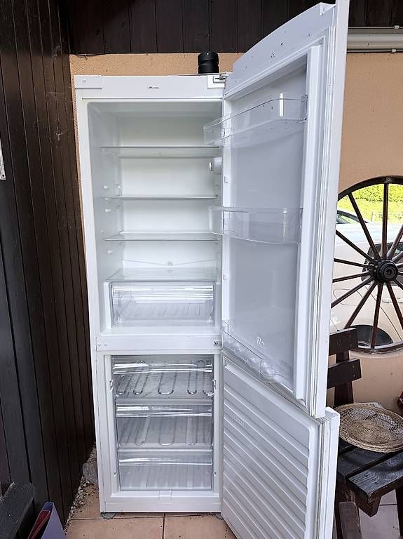 Frigoriferi: Kühlschrank integriert mit Tiefkühler – Usato da Bettlach venduto da Bumberry