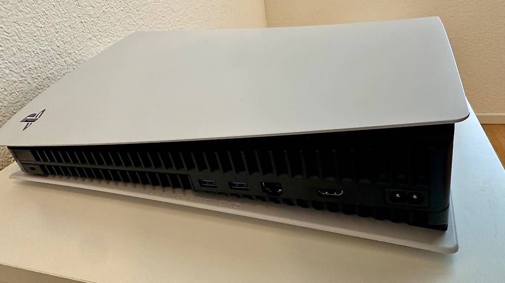 Sony Consoles: PS5 Disk Version + 2 Controller + Game – D'occasion à Luzern par RamErn 2