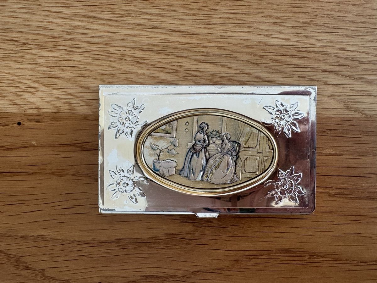 Altro in  Abbigliamento & Accessori: Visitenkartenetui mit Bild Motiv Damen, silberfarben, – Usato da Stansstad venduto da vlaska80