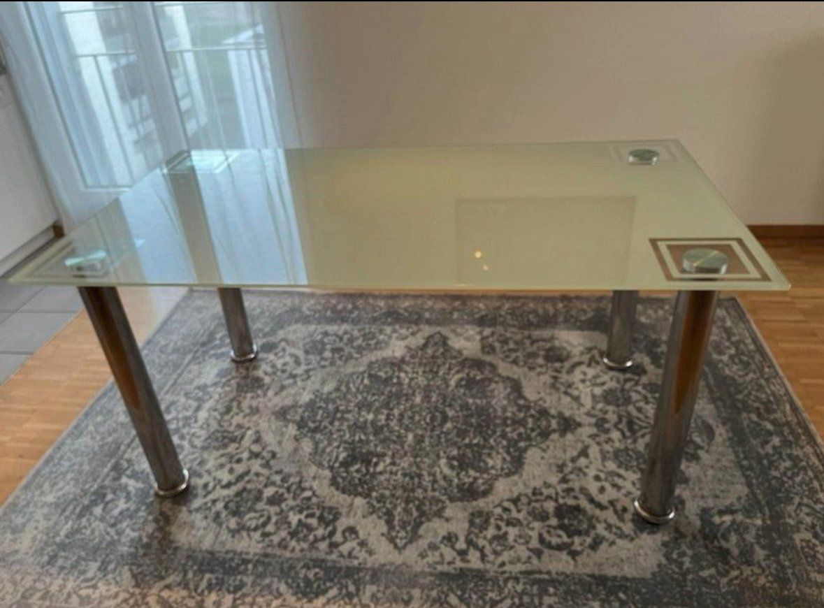 Tavoli: Moderner Esstisch aus gehärtetem Glas – Usato da Zürich venduto da dipling