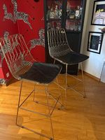 Goldfarbene Barhocker / Gold metal bar stools