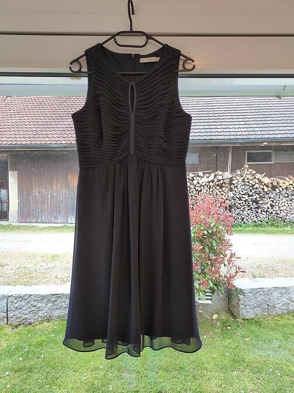 Kleider: Elegantes dunkelblaues Kleid, Grösse 38 – Gebraucht aus Dinhard von Hoiiiduu