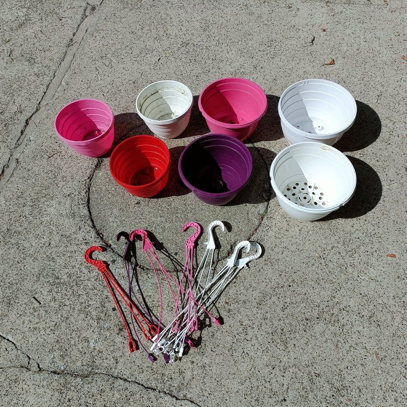 Pots de fleurs: 7 Ampel / Hänge Blumentöpfe – D'occasion à Sitterdorf par imsis
