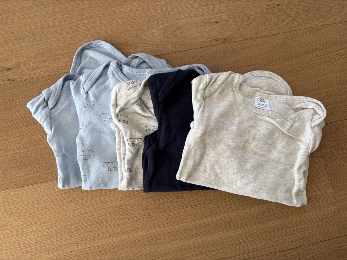 Lotti & Set di vestiti: Langarmbodys 5 Stück Grösse 86/92 – Usato da Gebenstorf venduto da Sandra01031 1