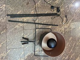 Lampada da terra moderna con grande paralume