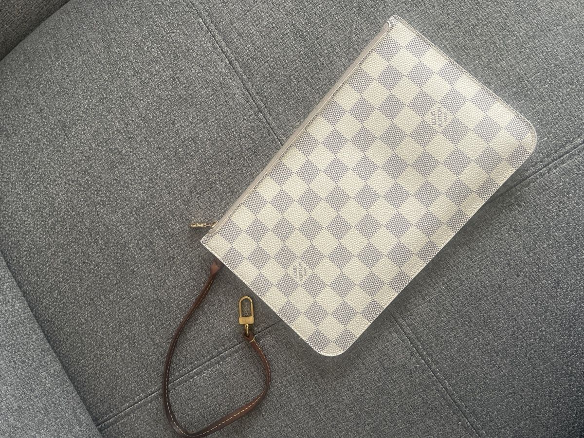Louis Vuitton Portemonnaies: Original Louis Vuitton Pochette AB 1 CHF – D'occasion à Pfäffikon ZH par Maki_zuerich