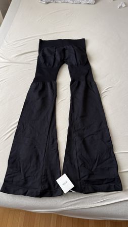 Thrivin Black push-up flared leggings size L new with tags