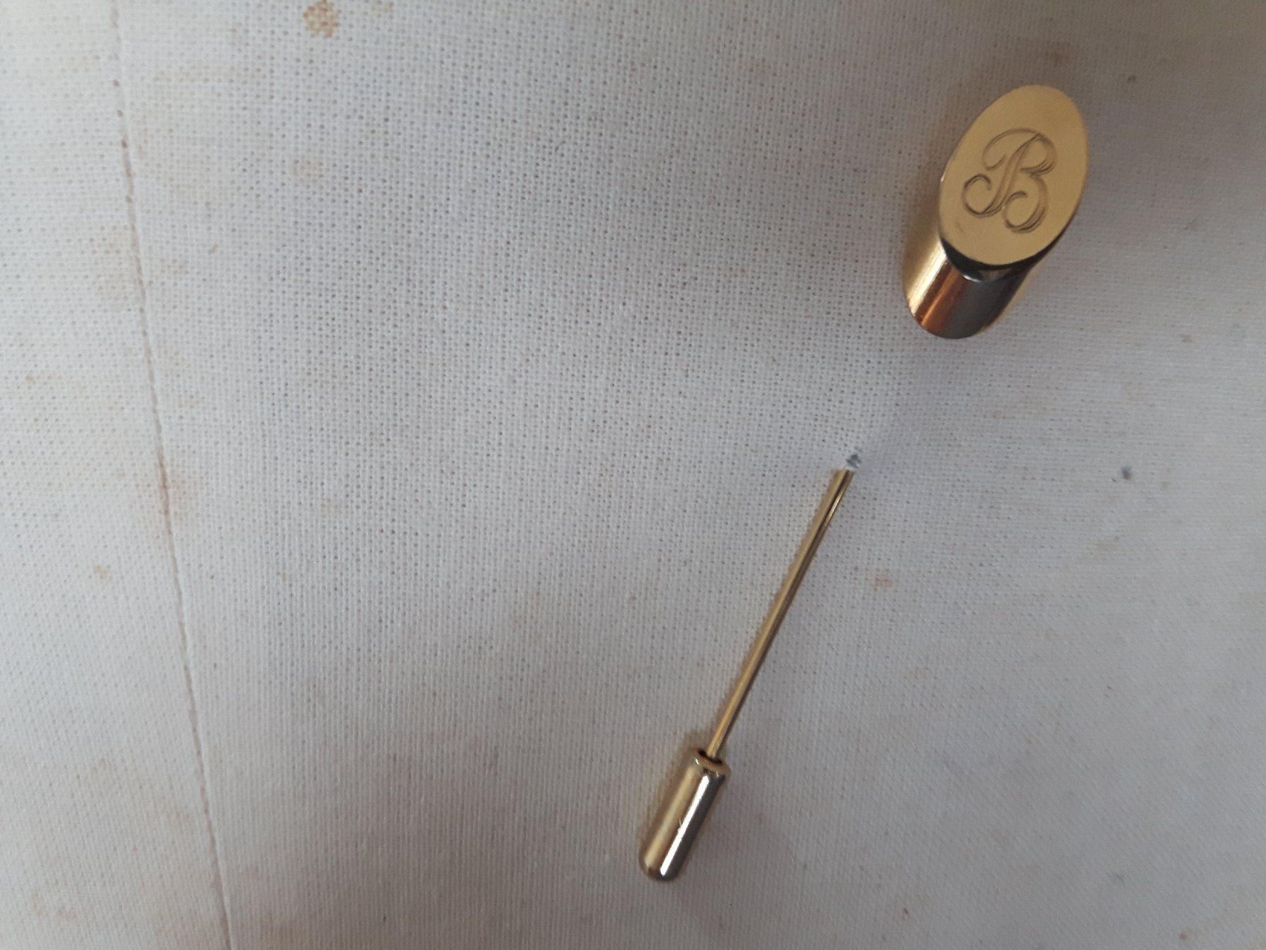 Cravatte: Antike goldene Krawattennadel mit Gravur "B" – Usato da Beckenried venduto da SylvkensWorld 3