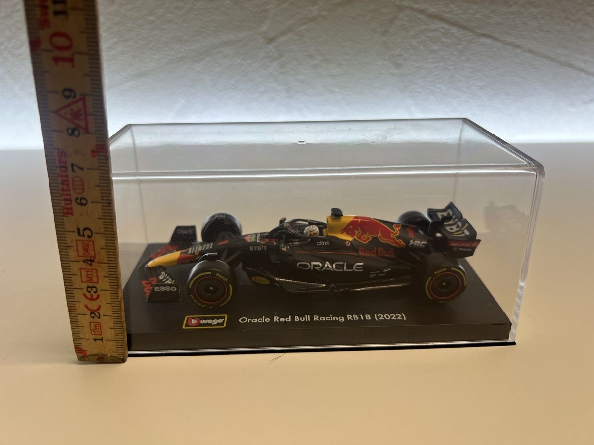 Red Bull Modellini d'auto: Modellauto Oracle Red Bull Racing RB18 2022 – Usato da Rotkreuz venduto da Migu2012 6