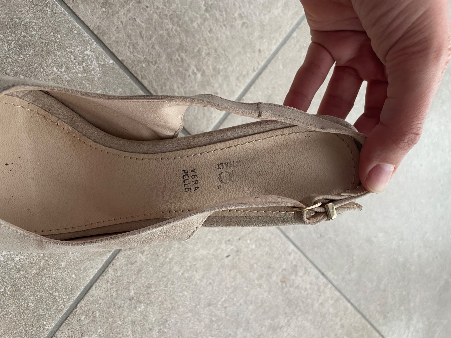 Scarpe da donna: Scarpa con tacco 39 pelle – Usato da murten venduto da Ester09 2