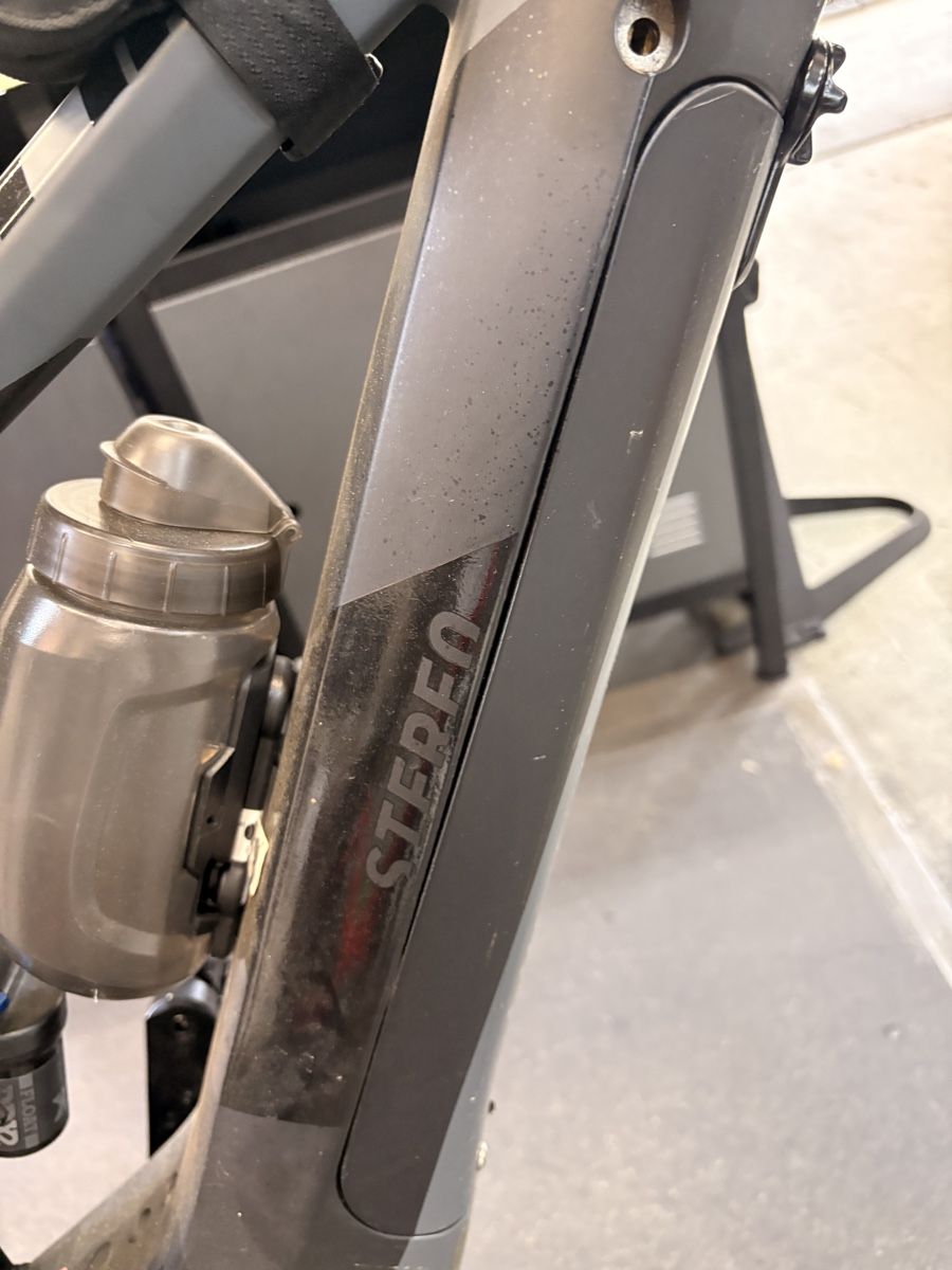 Cube Velos: Cube Stereo E-Bike gebraucht mit Bosch Display 6217 km – Gebraucht aus Männedorf von Milito-Star 1