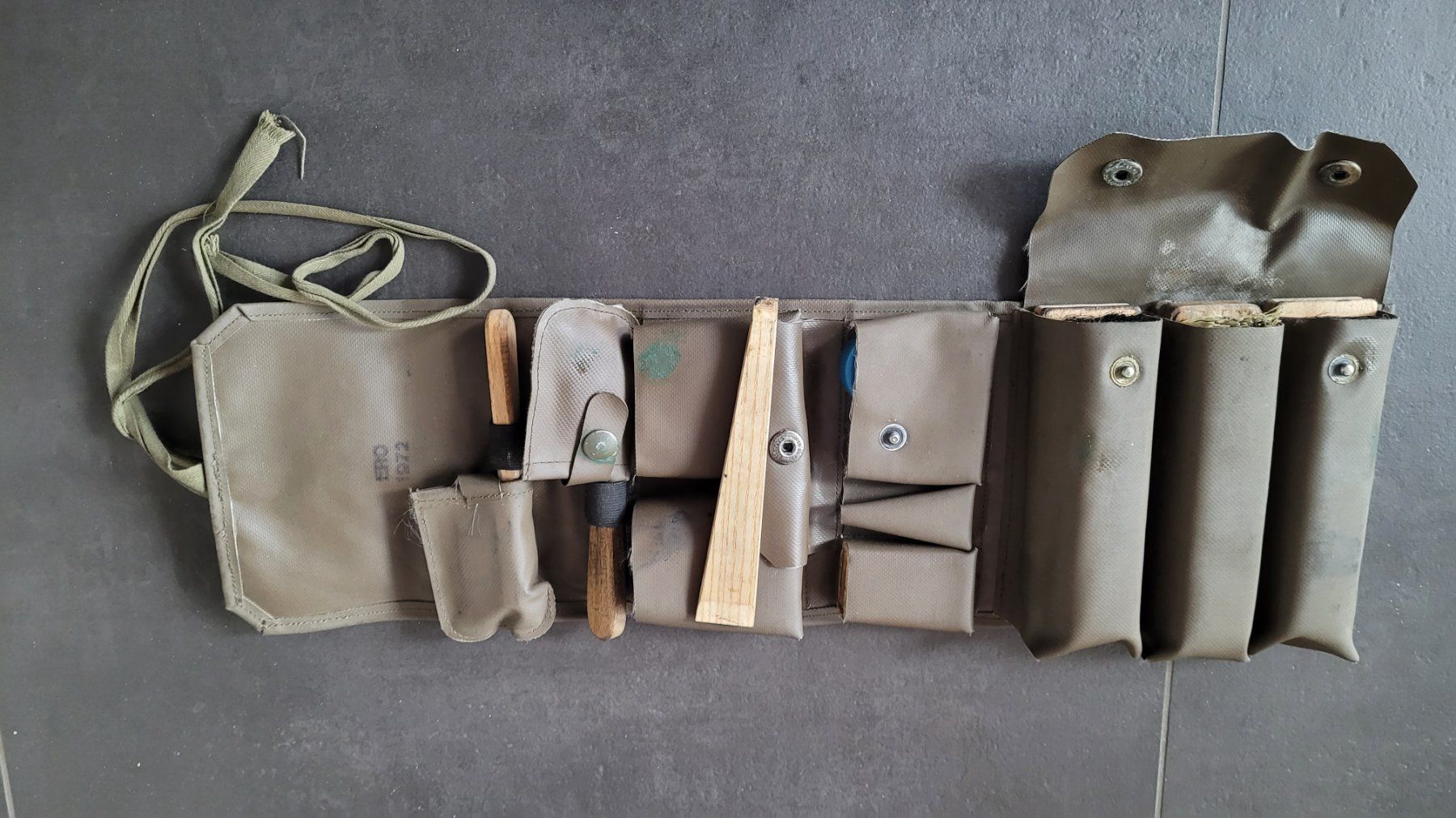 Prodotti di pulizia: Original Schweizer Armee Schuhputzset – Usato da Mitlödi venduto da Wabo1 2