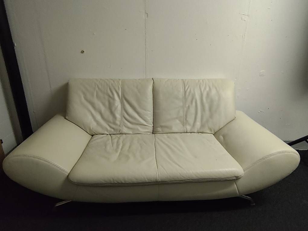Divani: Gratis Echtledersofa weiss klein – Usato da Lachen SZ venduto da Kamelfluesterer 1