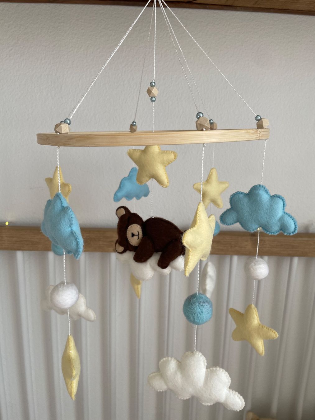 Tutte le decorazioni: Mobile mit schlafenden Bären – Nuovo e nell'imballaggio originale da Melchnau venduto da Fam.Meyer 1