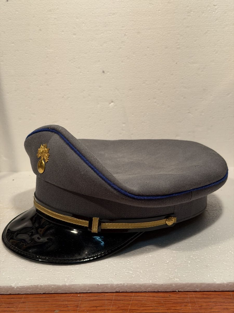 Copricapi, berretti & cappellini: Peaked Cap grey blue trim gold emblem  – Usato da Lausanne venduto da vas_cdb2 1