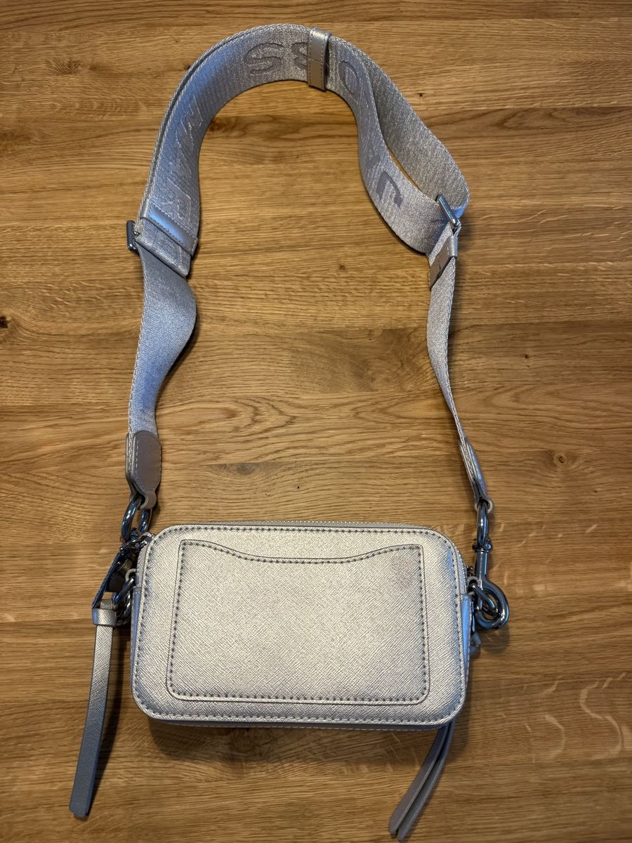 Marc Jacobs Taschen für Damen: Marc Jacobs Tasche Silber – Gebraucht aus Schlieren von mor_v7yk 3
