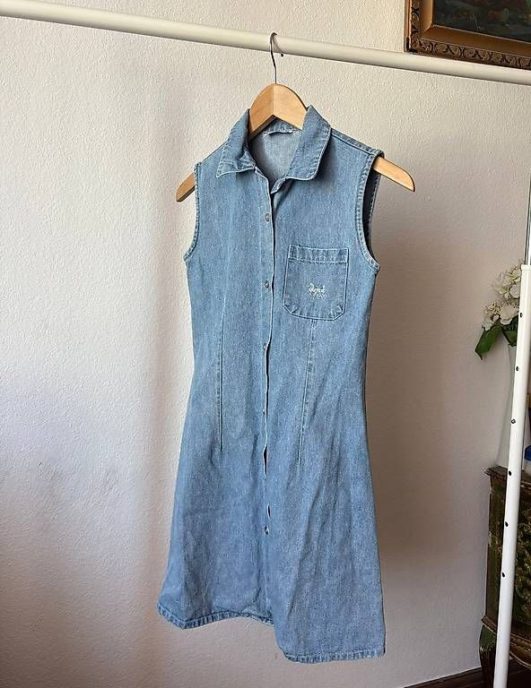 Kleider: Light blue denim dress with button-up front and pockets  – Gebraucht aus Birsfelden von Vic_toria 2