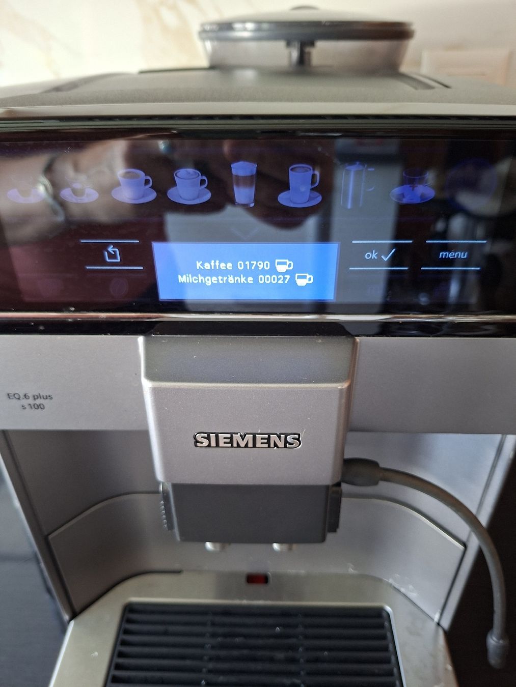 Siemens Macchine per caffè & Macchine per espresso: Siemens EQ 6 plus s100 – Usato da Lungern venduto da Lena189 4