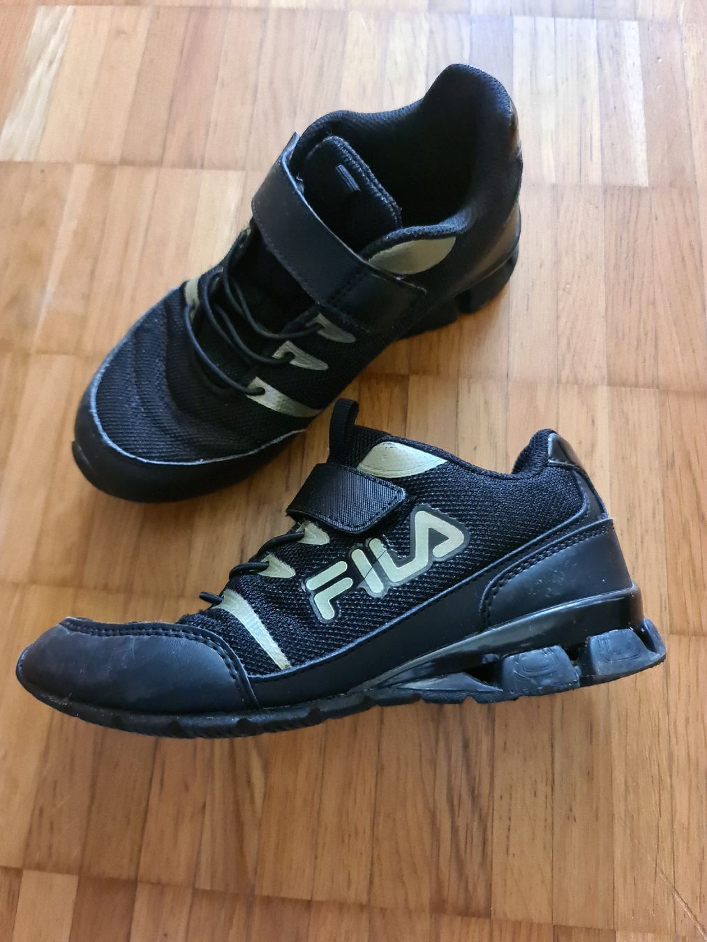Fila Schuhe für Jungen: Fila Sneaker schwarz Grösse 35  – Neu (gemäss Beschreibung) aus Emmenbrücke von gatasalvache 1