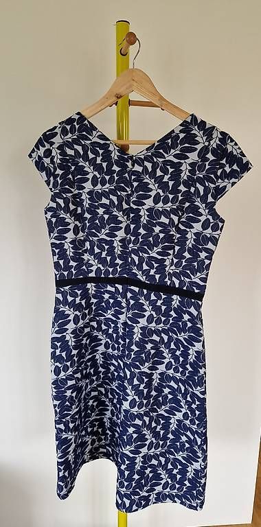 Robes: Kleid Gr. 38 Esspresso – D'occasion à Thun par 3604.Thun 1