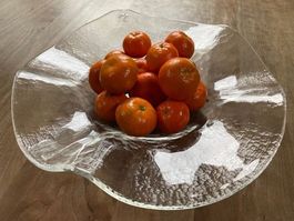 Glas Schale Wellenrand Ø26cm, 1kg schwer, OHNE Früchte.