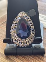 Broche vintage forme goutte  pierres différentes  5 cm X 3,5