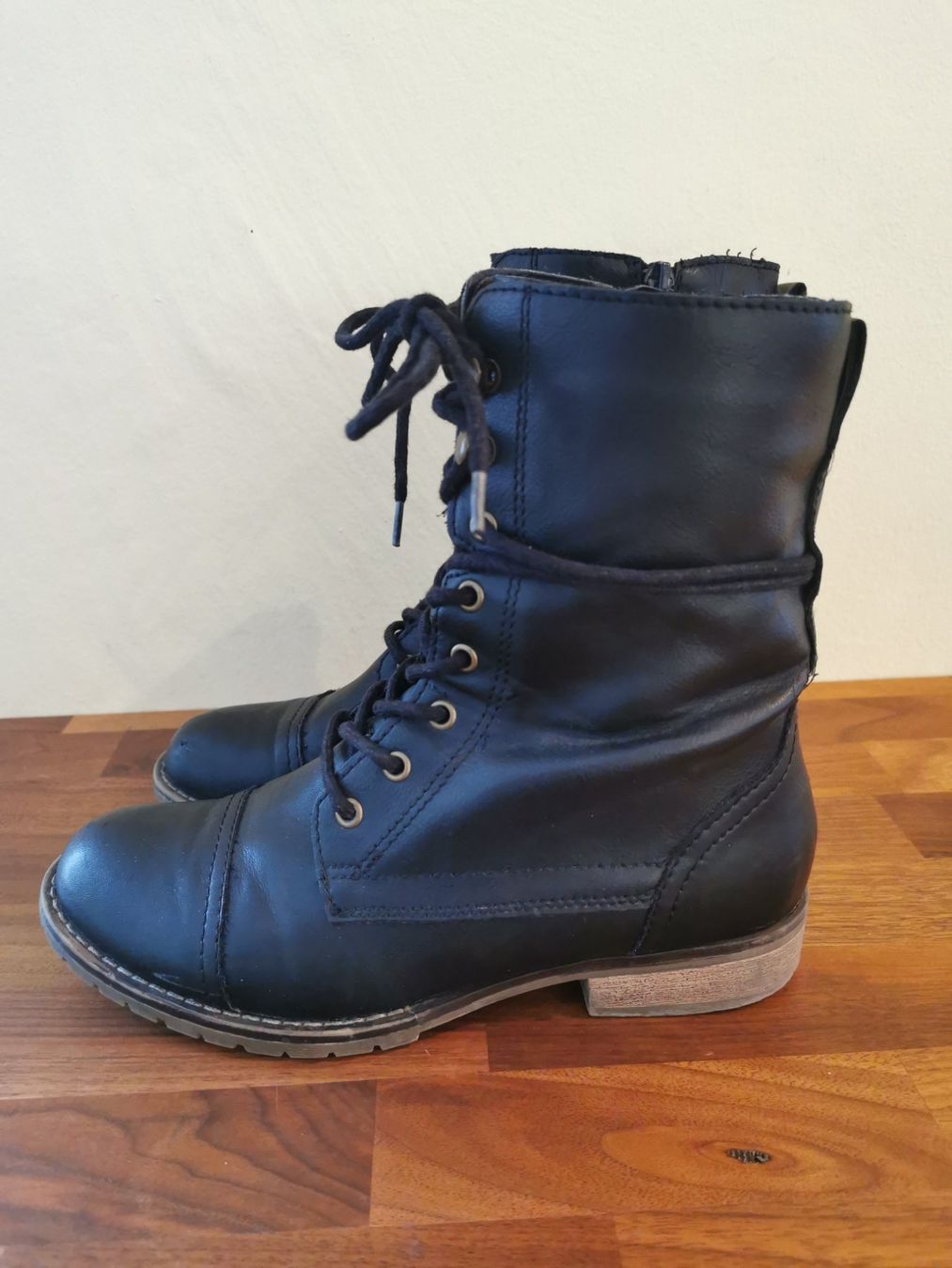 Scarpe da donna: Schwarze Stiefeletten / Schnürstiefel Gr. 37 – Usato da Boniswil venduto da Totomat-Lady 1