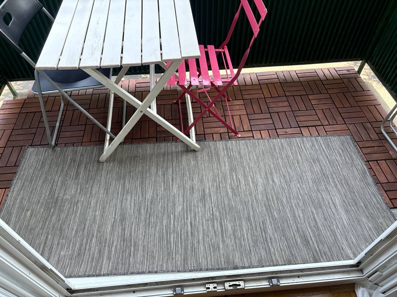 Teppiche: Modern Grey Carpet – Fair Condition – Gebraucht aus Genève von lui_f9dv