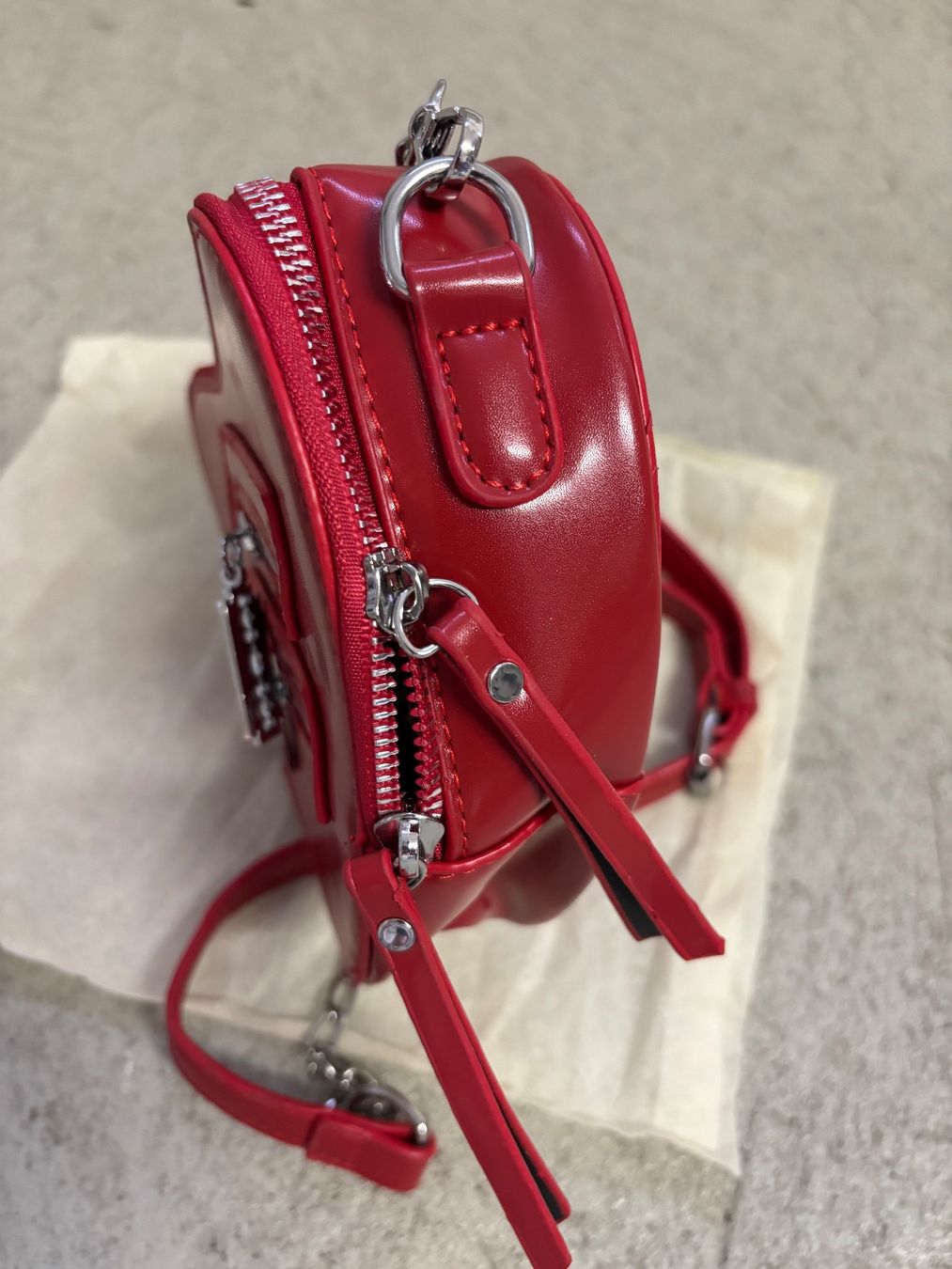 Borse da donna: Trendige Herz Tasche rot mit Kette – Usato da Sonterswil venduto da VD-Service 3