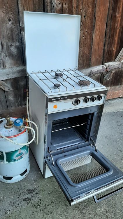 A Gas Stove With A Power 9.8 KW Cast Iron Burner Camping Stove For 11 Kg Bottles