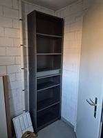 2 gebrauchte Regale mit je 2 Tablaren - ideal für den Keller