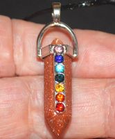 Halskette D-915 – Säule Goldener Sandstein 7 Chakra