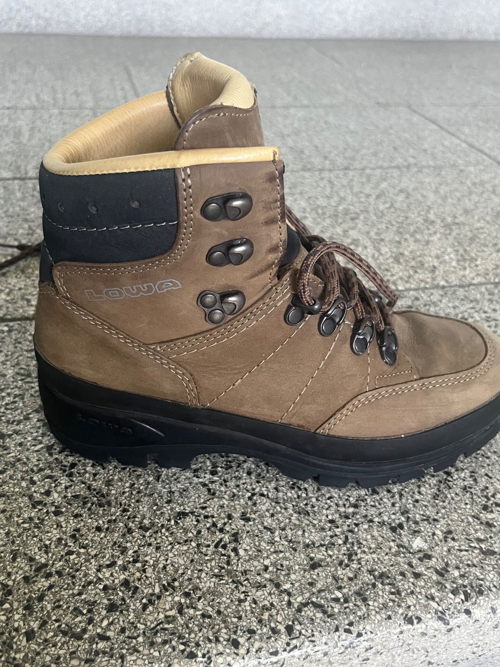 Lowa Scarpe da donna: Wanderschuhe Damen Lowa – Usato da Zürich venduto da myvonne 2