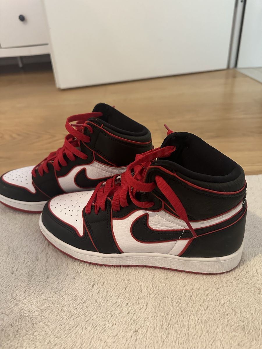 Jordan Scarpe da uomo: Jordan 1 Retro hoch bloodline – Nuovo (secondo la descrizione) da Uster venduto da celiiinaaa 2