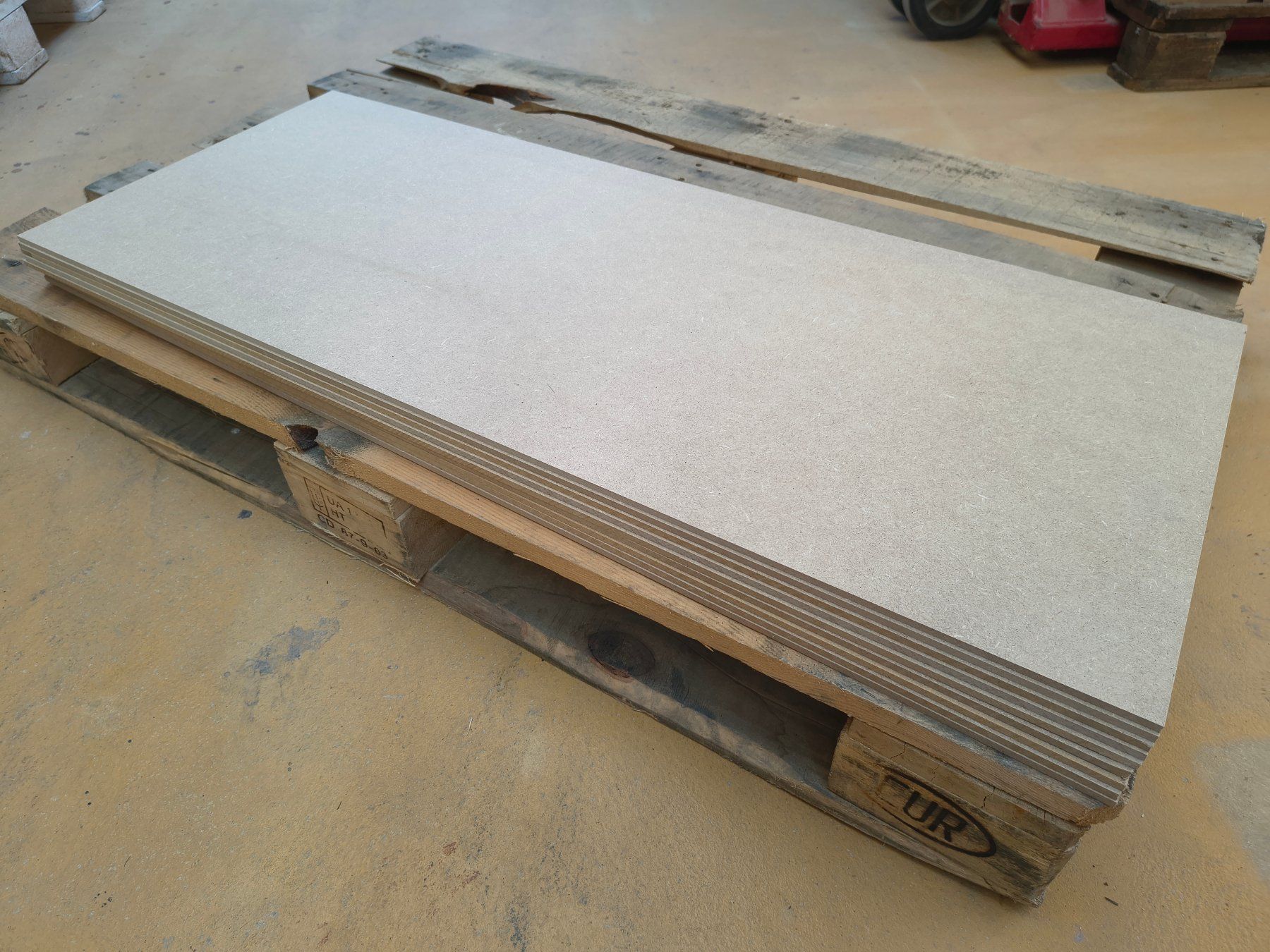 Articles en bois: MDF Holzplatten 6 mm, Rest 103 x 42 cm – Neuf (Voir description) à Gebenstorf par -AMB-