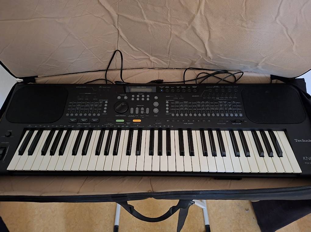 Strumenti musicali: Technics KN600 PCM Keyboard mit Ständer – Usato da Wengi b. Frutigen venduto da inf_722z 1