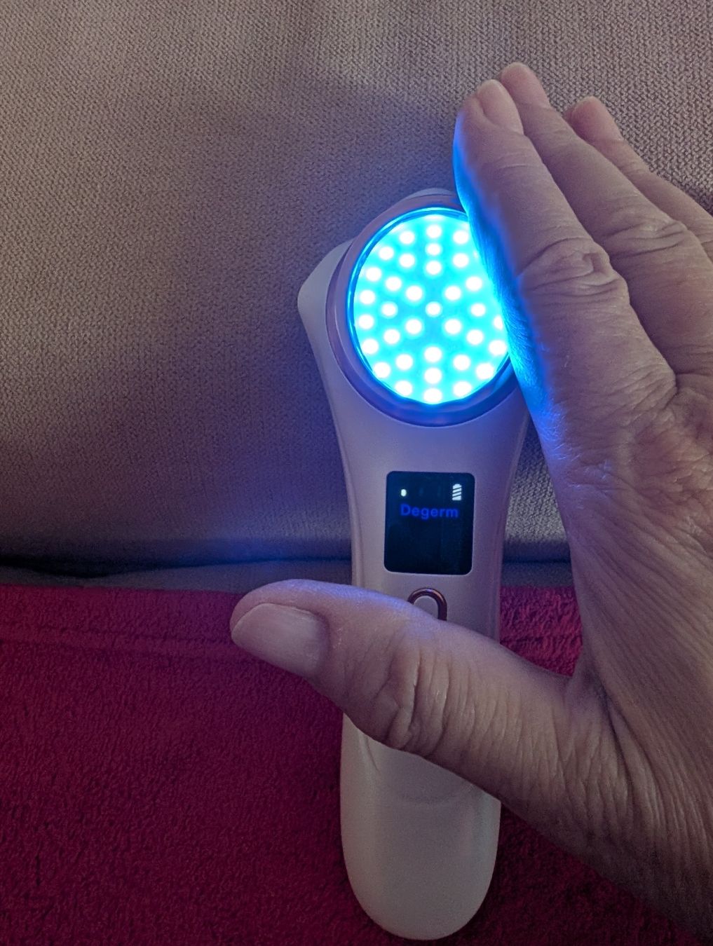 Gesichtspflege: Gesichtspflege-Gerät LED Rot Blau Licht  – Gebraucht aus Biel/Bienne von goodtimes_19 3