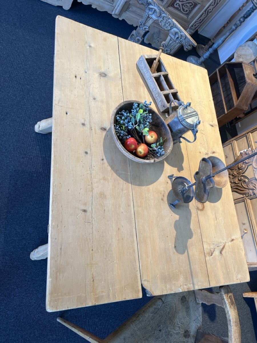 Tavoli: Kastentisch Engadin 18.Jhd – Usato da Gossau SG venduto da Keller-Antiques 2