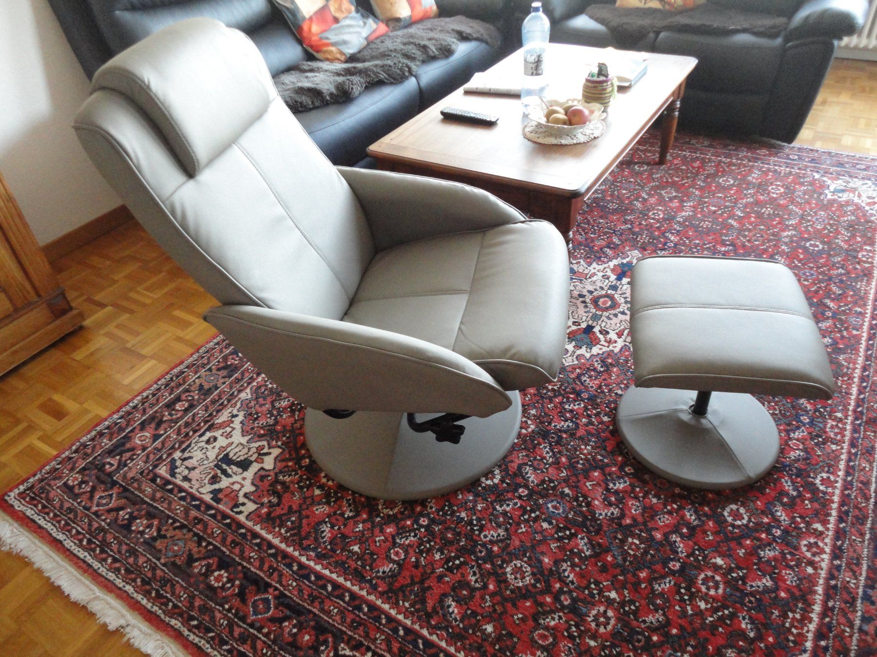 Conforama Sessel: Sessel mit Hocker Leder hellgrau gut erhalten – Gebraucht aus Reinach BL von Anitafe 2