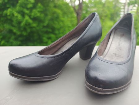 Escarpins cuir noir, bouts ronds Tamaris, taille 38