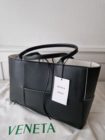 Bottega veneta Arco medium Intreccio leather tote
